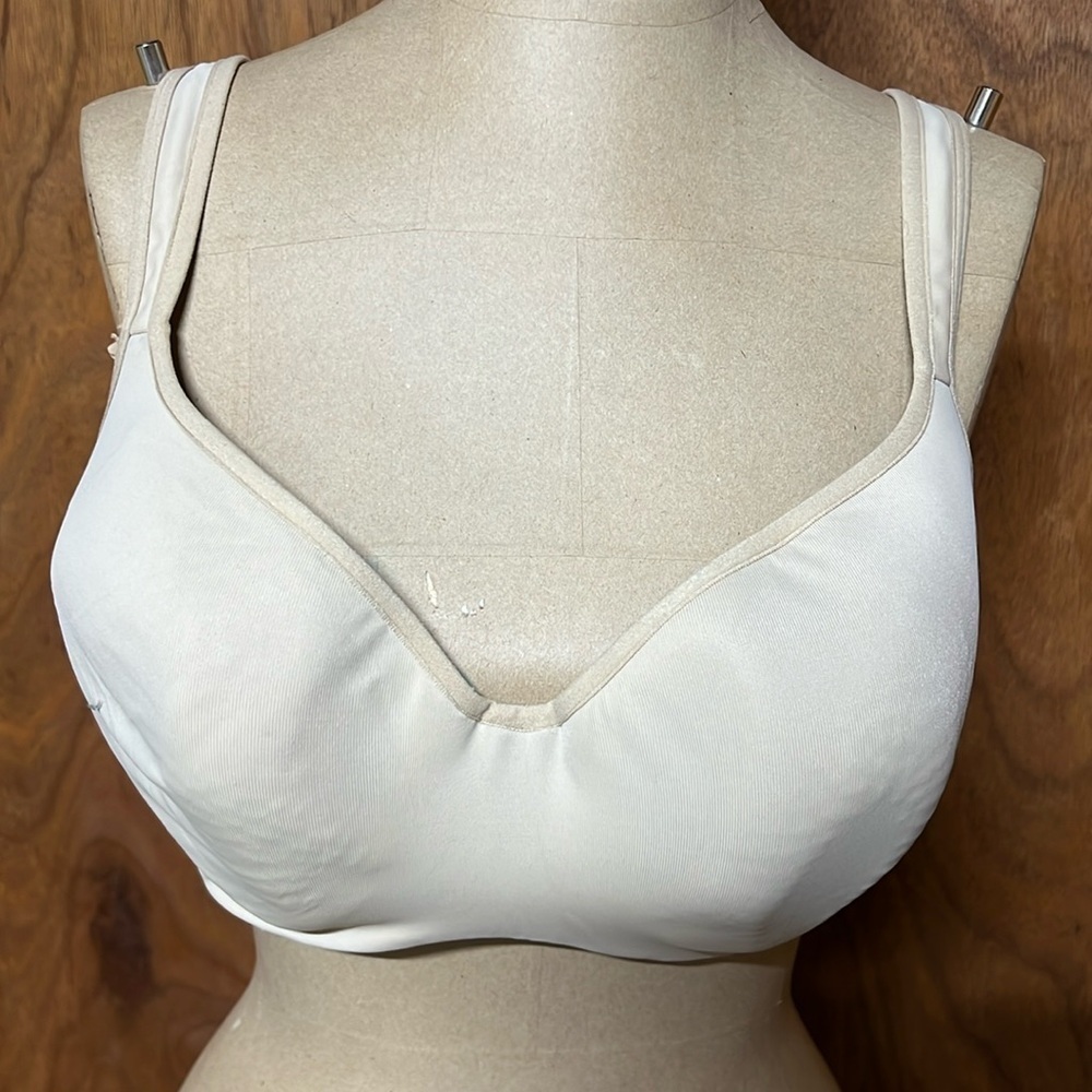 Women’s Cacique molded cup bra 38DDD, tan in color